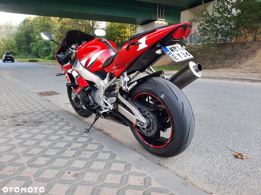 Yamaha R1 - 2