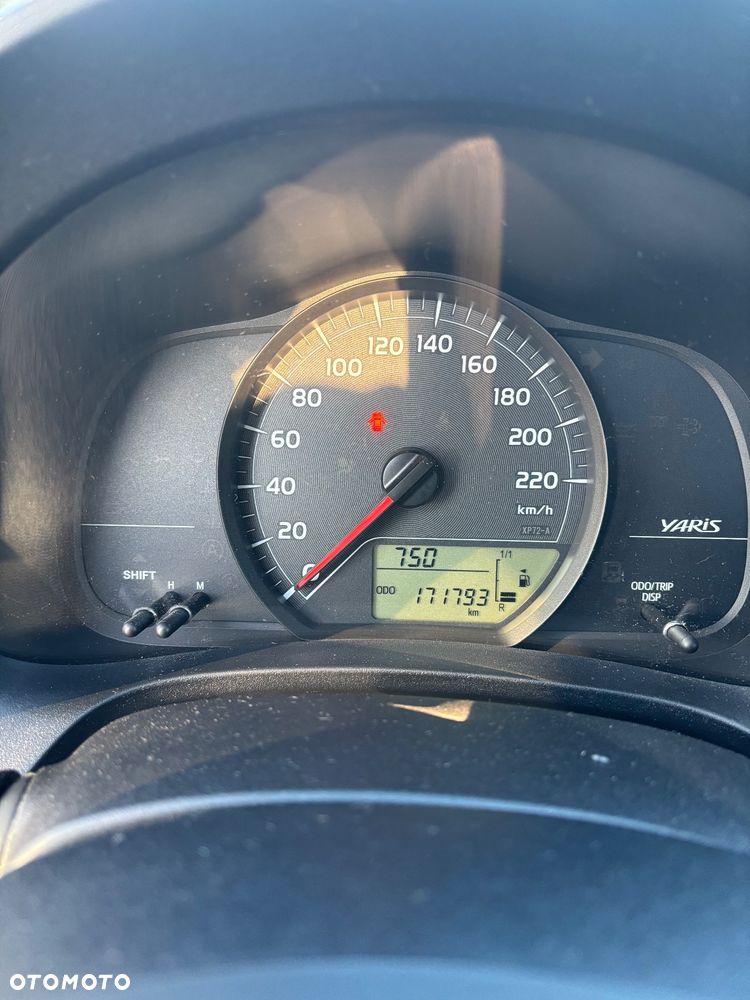 Toyota Yaris - 25