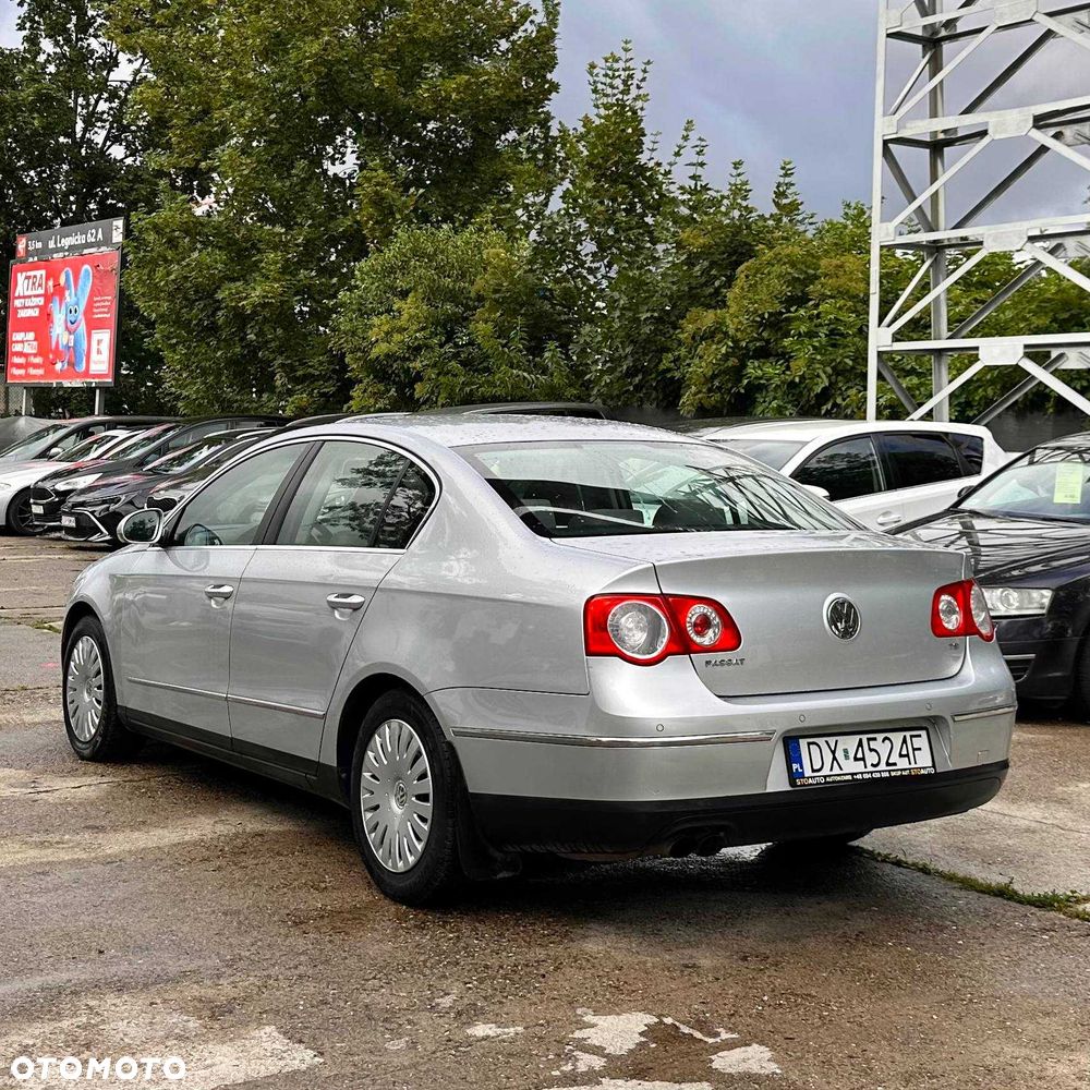 Volkswagen Passat - 4