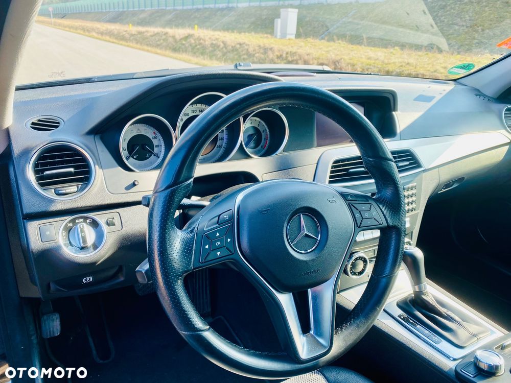 Mercedes-Benz Klasa C 180 CGI Automatik BlueEFFICIENCY Avantgarde - 24