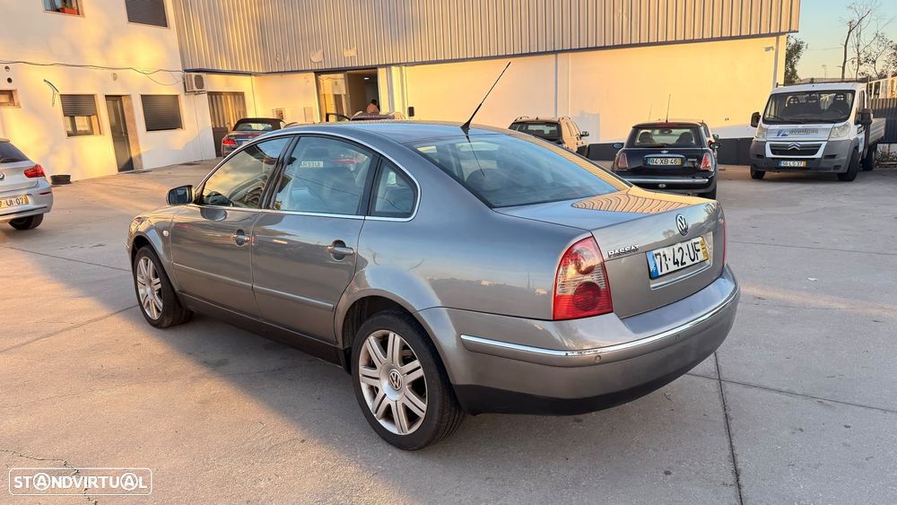 VW Passat 1.9 TDi Highline - 7