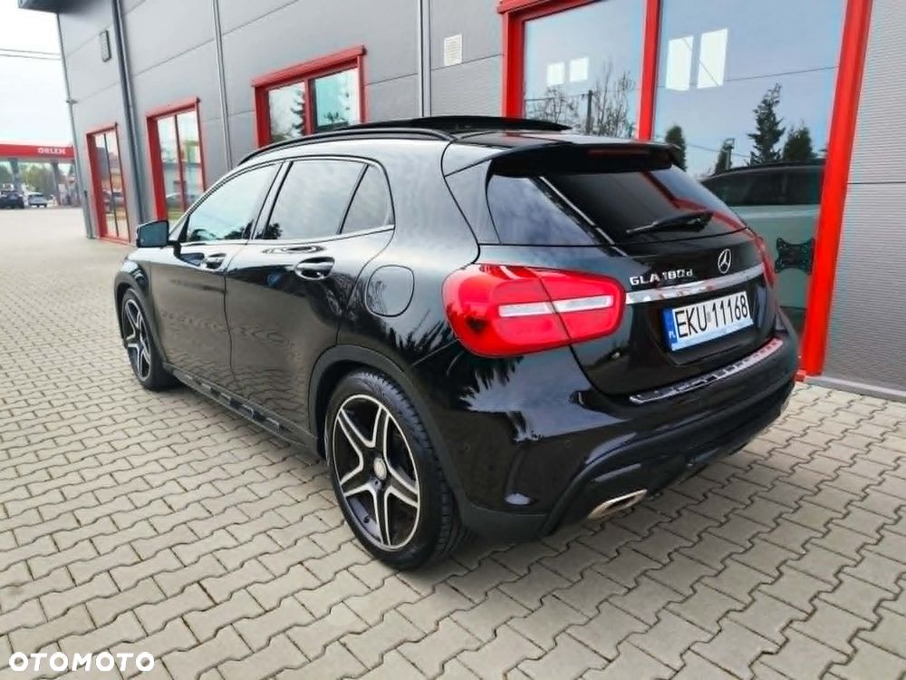 Mercedes-Benz GLA 180 d 7G-DCT AMG Line - 10