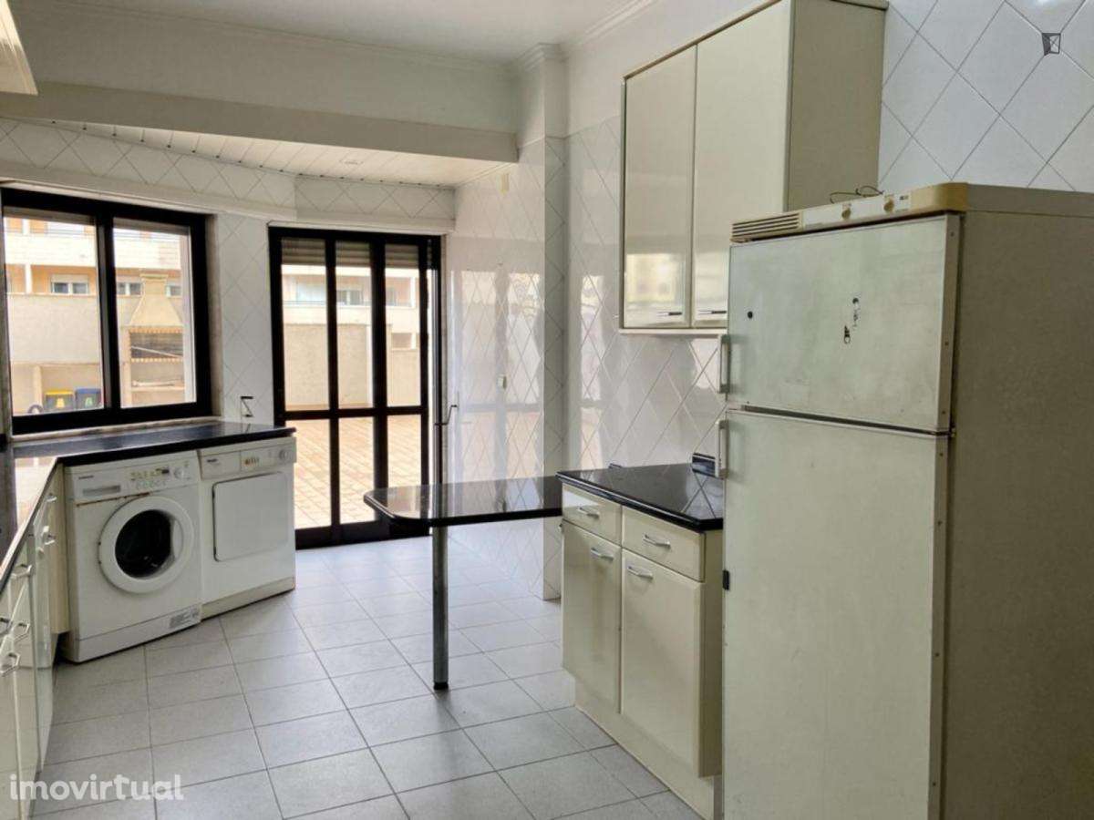 Quarto - localizado em Telheiras Lisbon - Grande imagem: 2/11