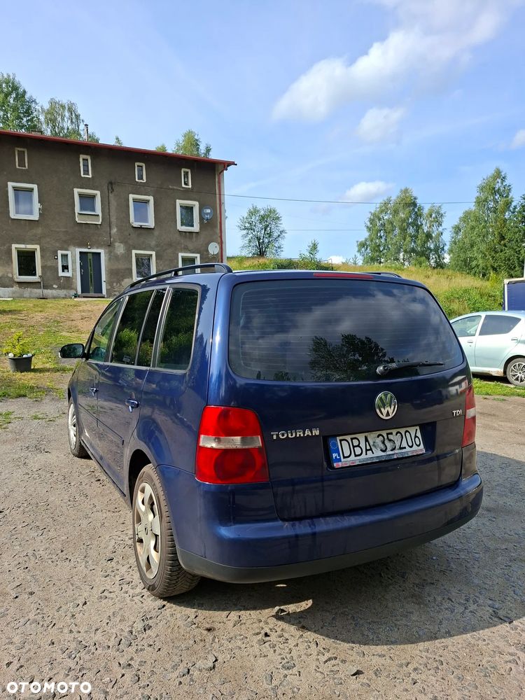 Volkswagen Touran - 5
