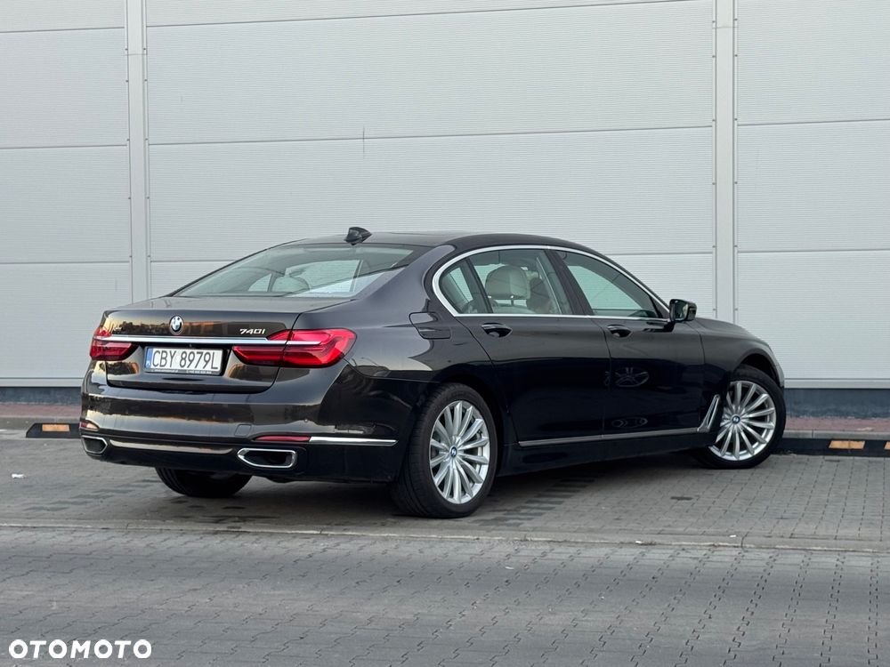 BMW Seria 7 740Li xDrive - 32