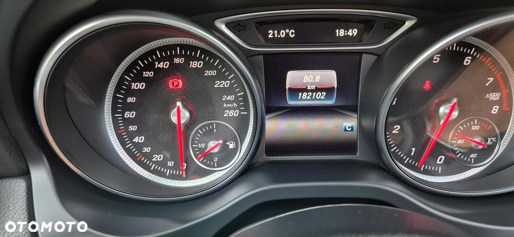 Mercedes-Benz CLA 180 AMG Line - 21