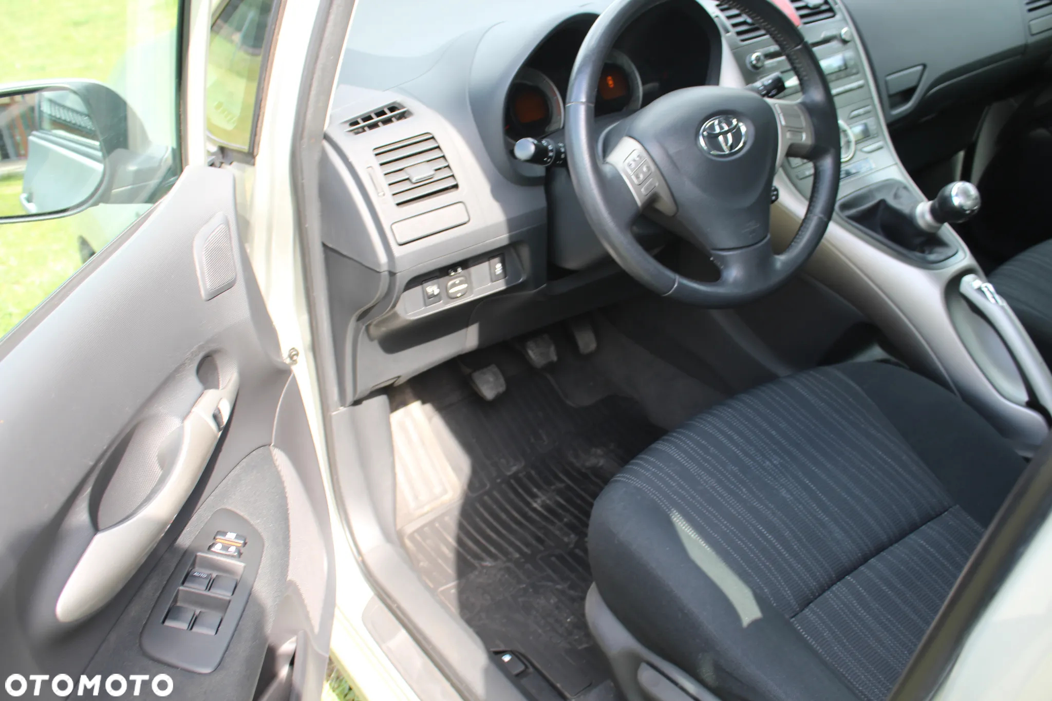 Toyota Auris 1.6 VVT-i Executive - 14