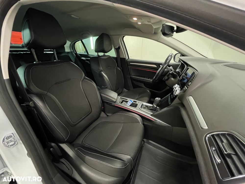 Renault Megane TCe 140 EDC GPF Intens - 11