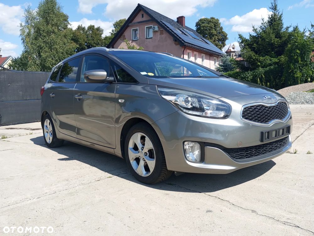 Kia Carens - 2