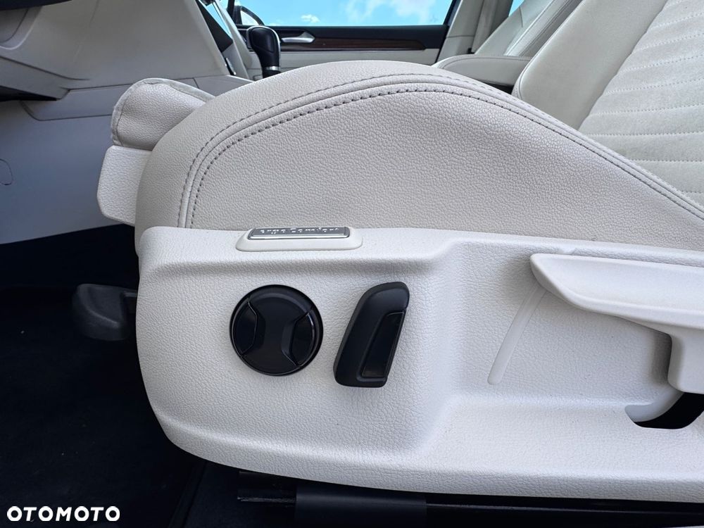 Volkswagen Passat - 12