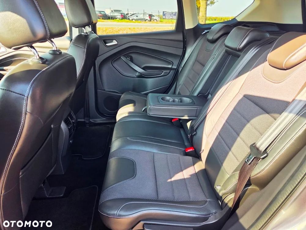 Ford Kuga 2.0 TDCi 2x4 Titanium - 26