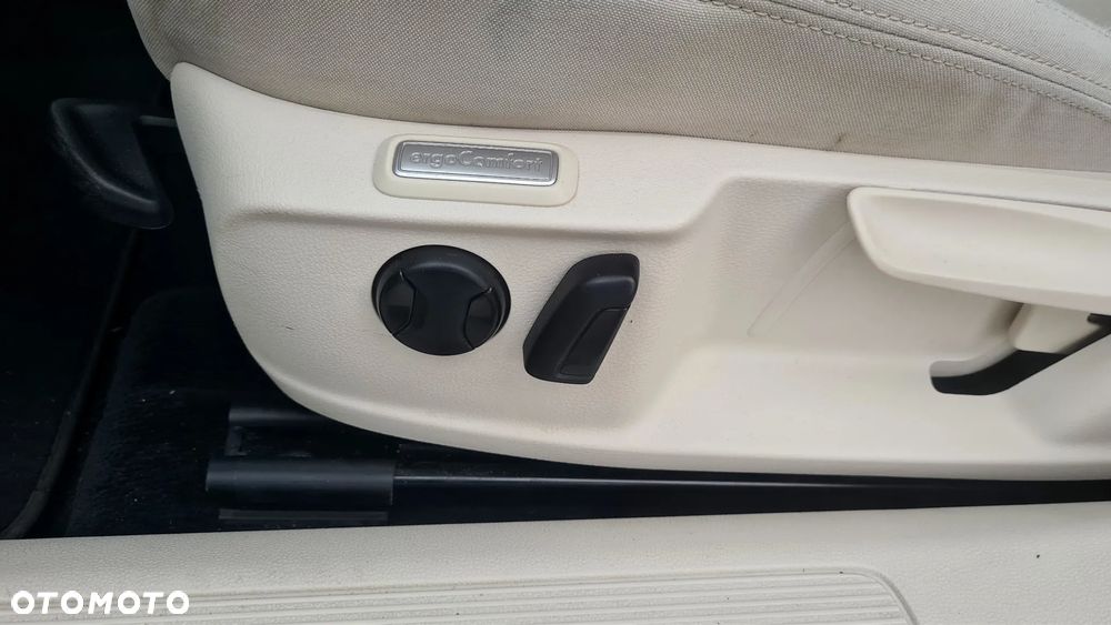 Volkswagen Passat 1.6 TDI (BlueMotion Technology) DSG Comfortline - 25