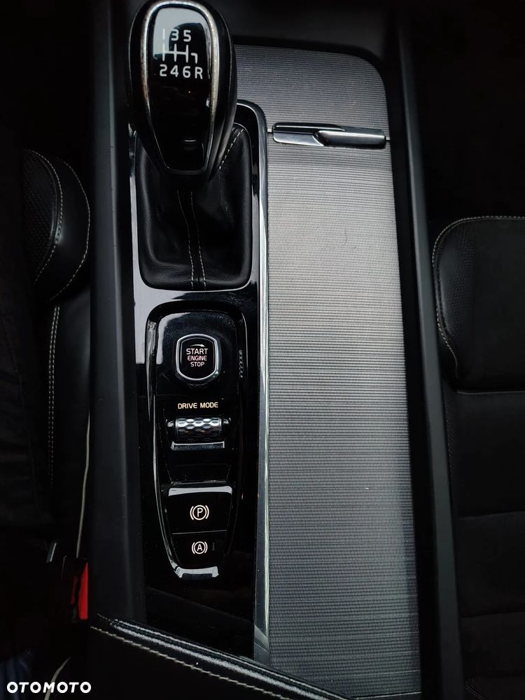 Volvo XC 60 D3 Drive-E R-Design Momentum - 33