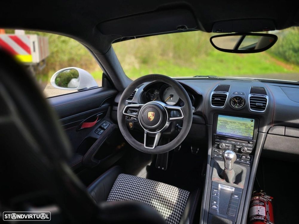 Porsche Cayman GT4 - 7