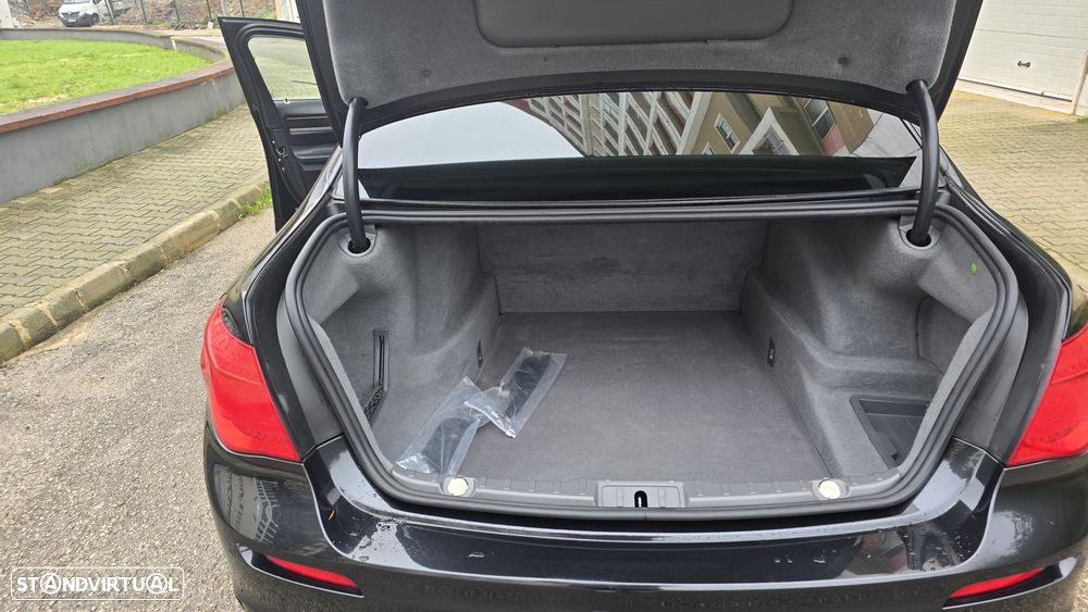 BMW 740 d Pack M - 24