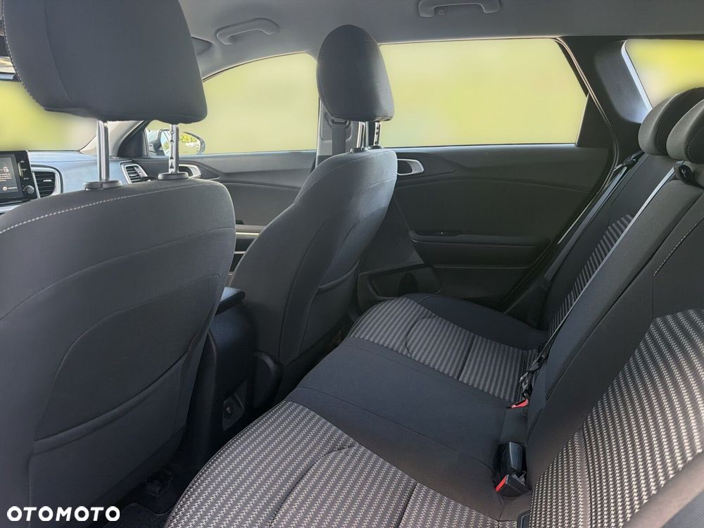 Kia Ceed - 25