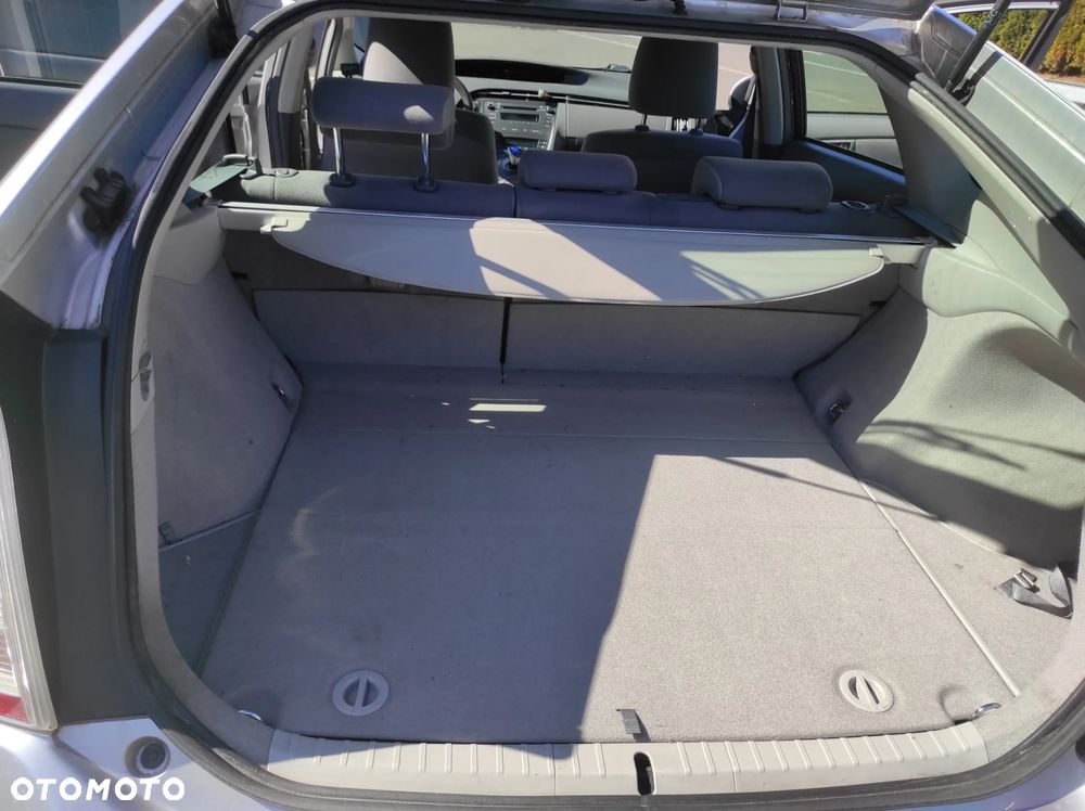 Toyota Prius (Hybrid) - 24