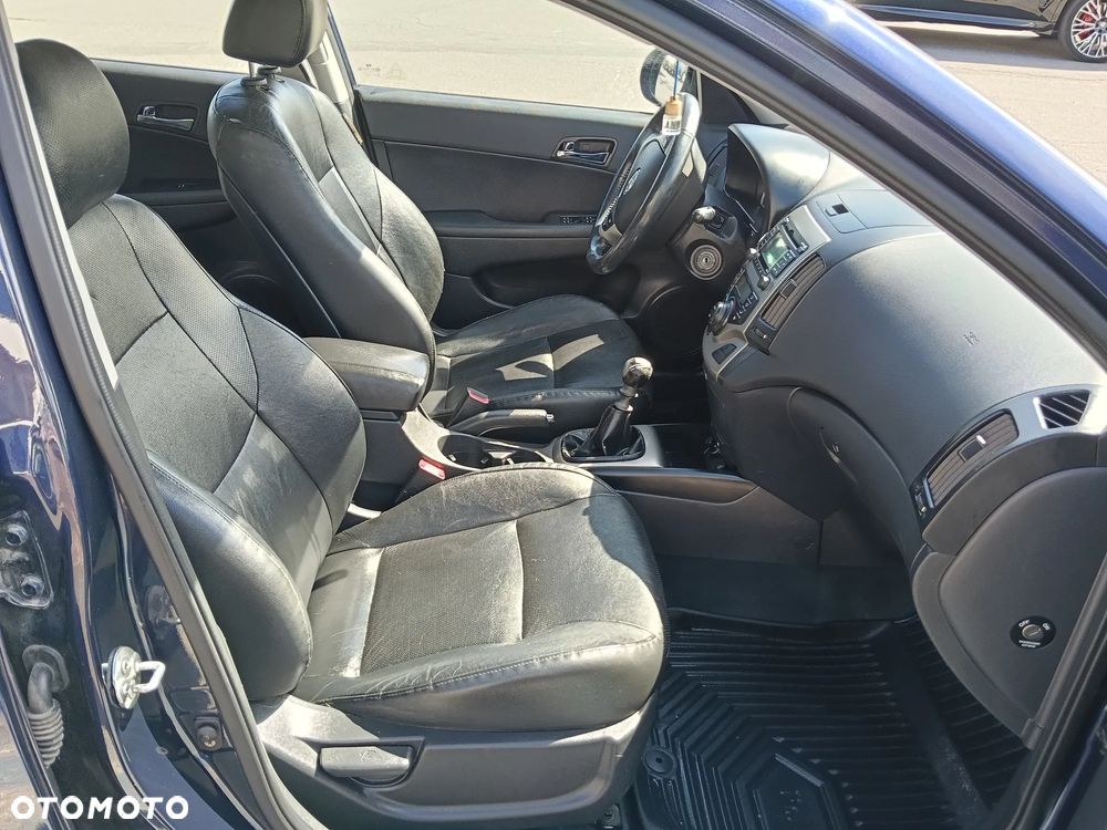 Hyundai i30 2.0 Premium - 13