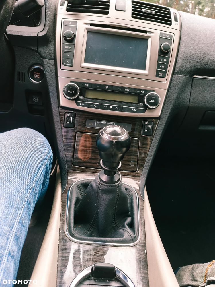 Toyota Avensis 2.0 Premium - 10