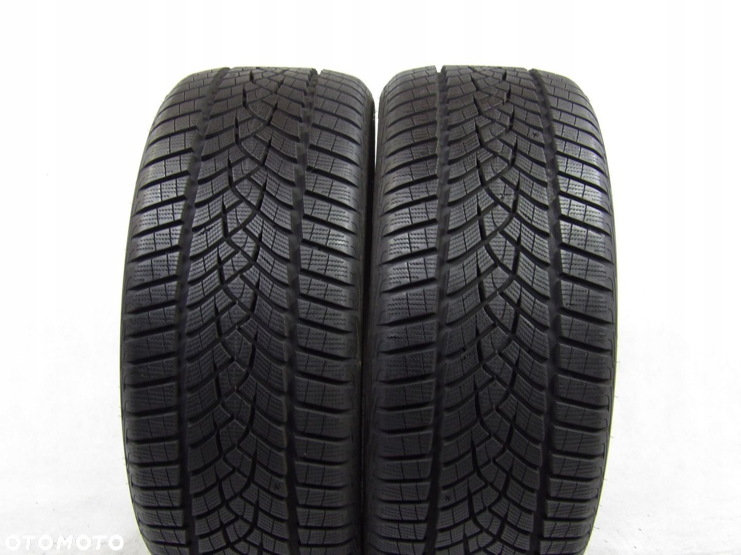 2x opony 235/40R19 GOODYEAR ULTRAGRIP PERFORMANCE - 1