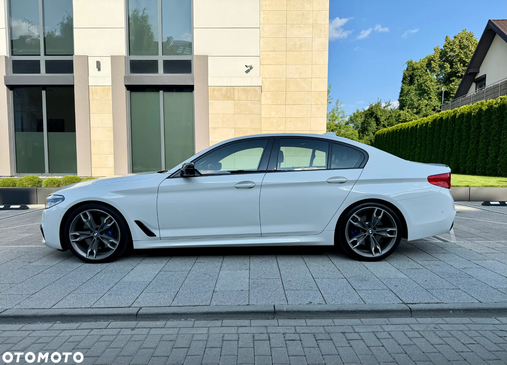 BMW Seria 5 M550i xDrive sport - 4