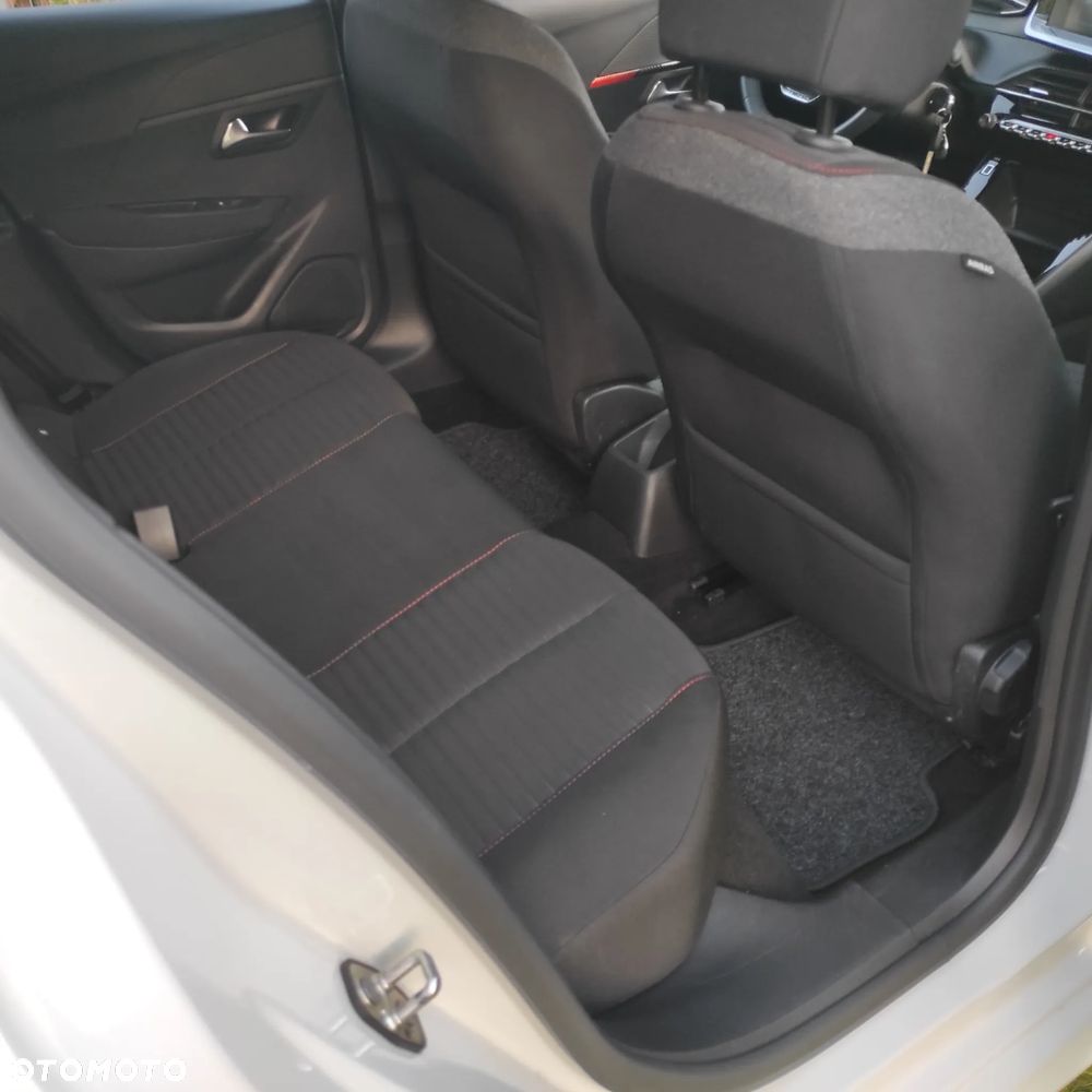 Peugeot 208 - 36