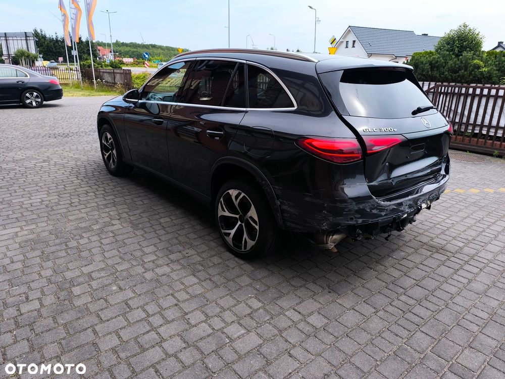 Mercedes-Benz GLC 300 e 4Matic 9G-TRONIC Edition Avantgarde - 6