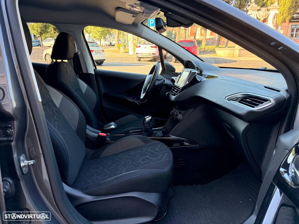 Peugeot 2008 - 8