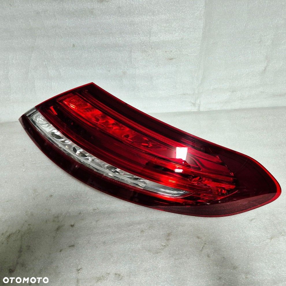 MERCEDES C KLASA W205 COUPE LAMPA TYLNA PRAWA LED EUROPA 15-18 - 2