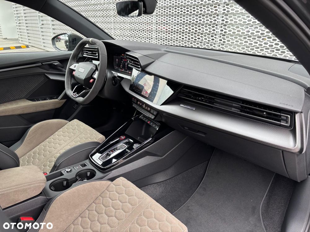 Audi RS3 Limousine - 13