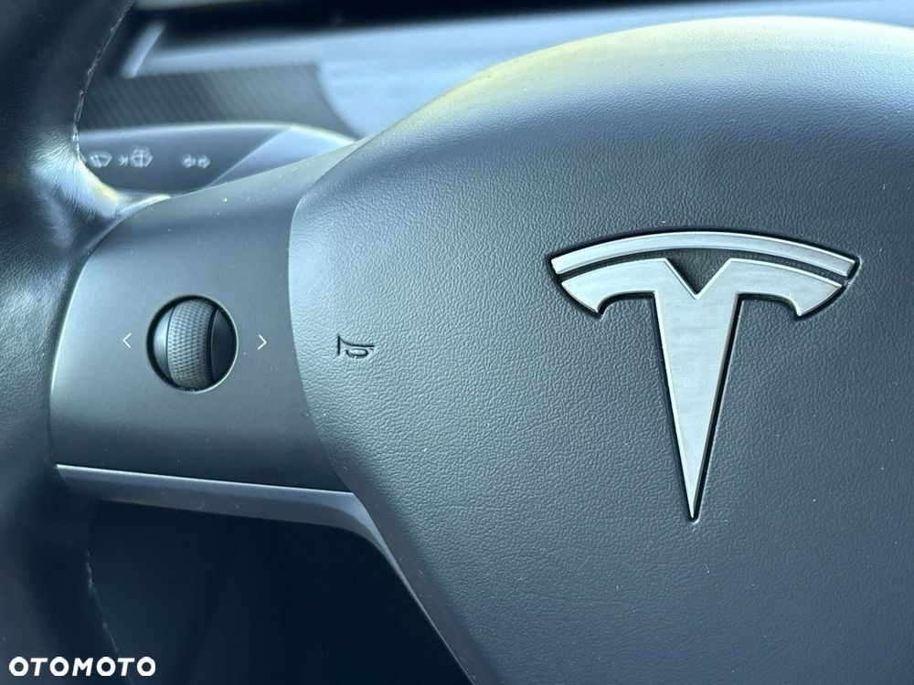 Tesla Model 3 - 32