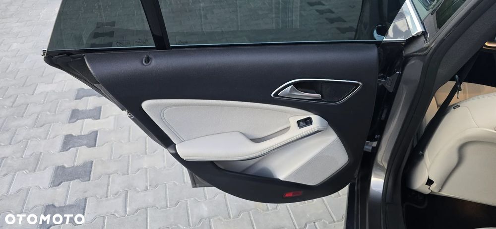 Mercedes-Benz CLA 220 4-Matic - 20