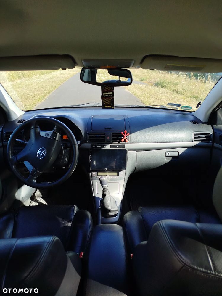 Toyota Avensis 2.2 D-CAT Combi Sol - 12