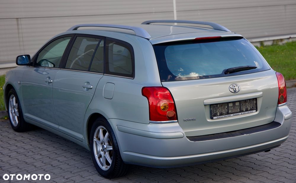 Toyota Avensis 1.8 VVT-i Combi Team - 18