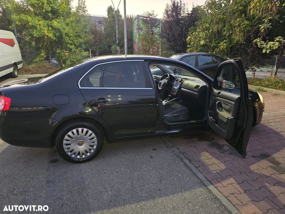 Volkswagen Jetta - 2
