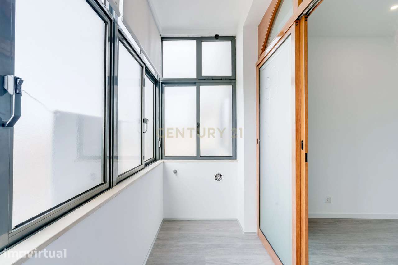T3 Totalmente Remodelado | Garagem Box | Sótão com Potencial | Equipad - Grande imagem: 4/28