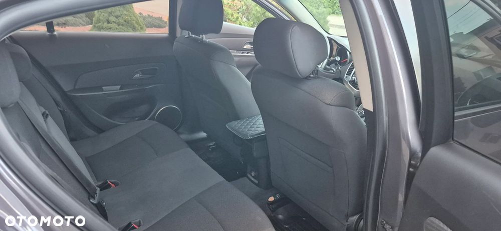 Chevrolet Cruze - 11