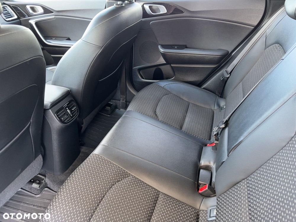 Kia XCeed - 15