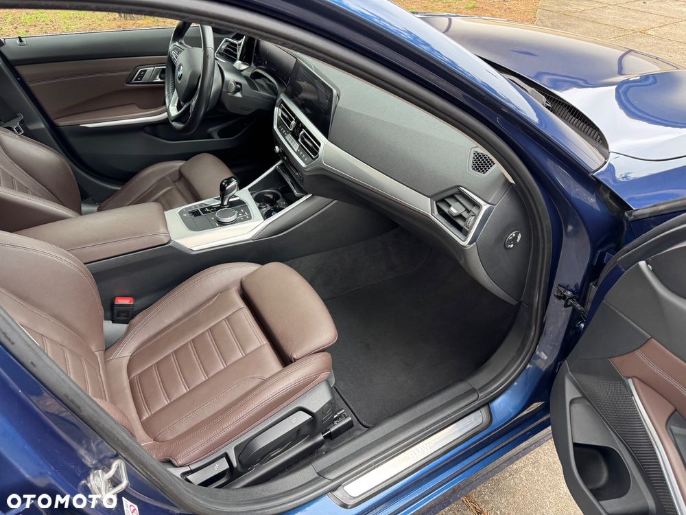 BMW Seria 3 320d xDrive Luxury Line sport - 14