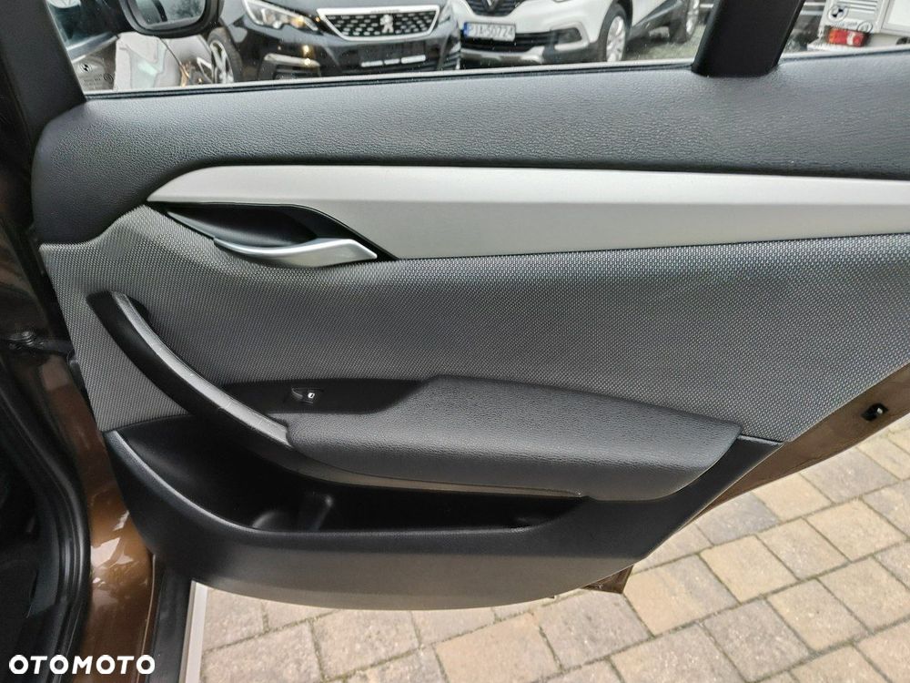 BMW X1 sDrive18d xLine - 25