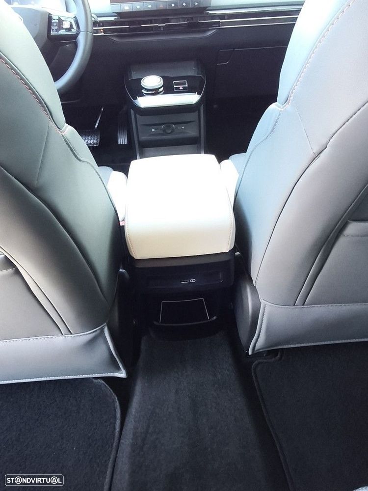 MG MG4 64 kWh Luxury - 27
