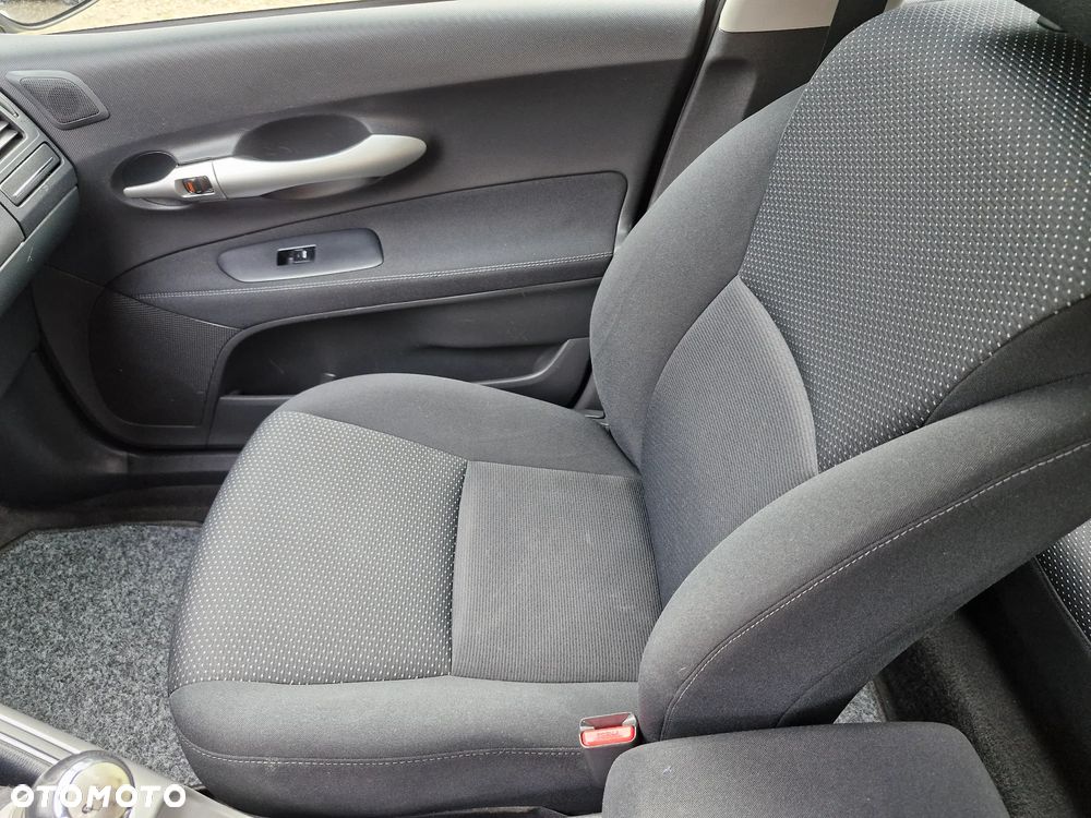 Toyota Auris 1.6 Prestige - 19