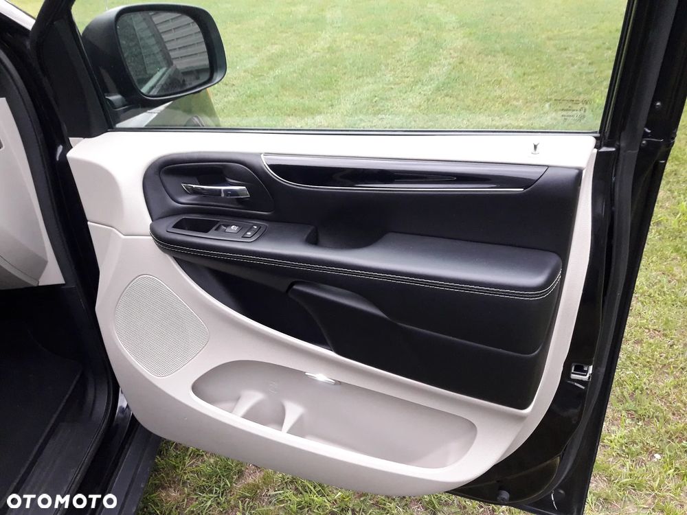 Dodge Grand Caravan - 16