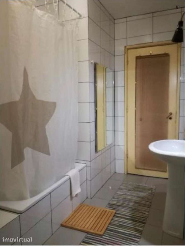 Quarto - localizado em Santo Ildefonso Porto - Grande imagem: 3/6
