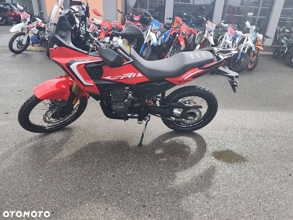 QJMOTOR SRT 300DX - 8
