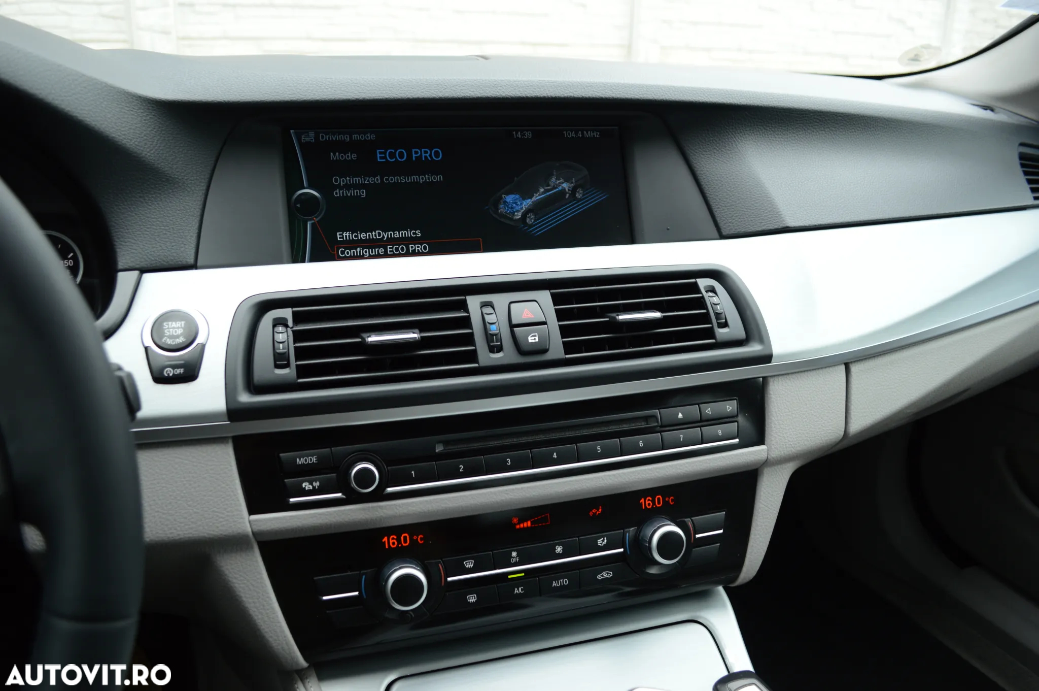 BMW Seria 5 525d xDrive Sport-Aut. - 32