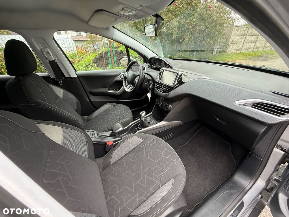 Peugeot 2008 1.2 Pure Tech GPF Allure S&S - 19