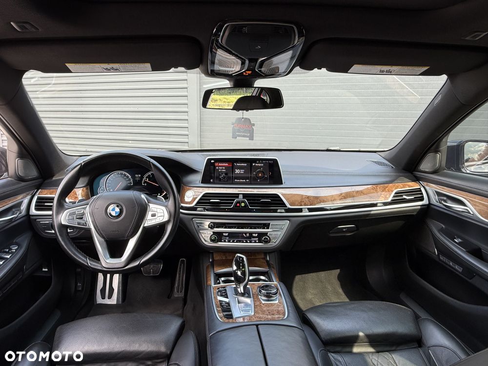 BMW Seria 7 750Li xDrive - 33