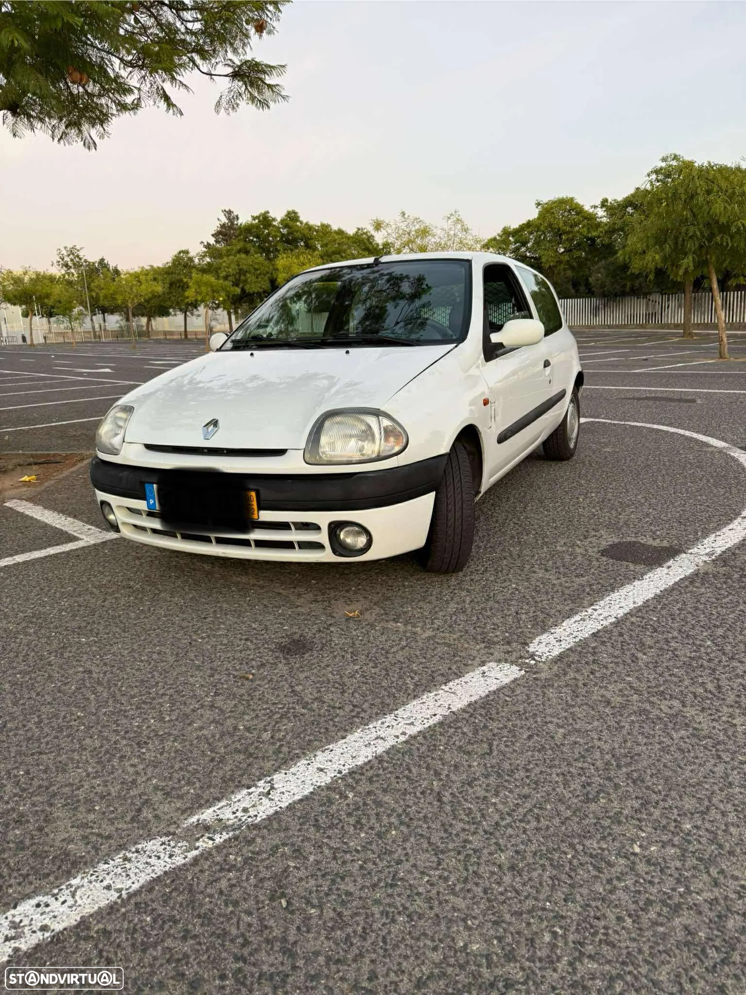 Renault Clio 1.9 D RN - 10