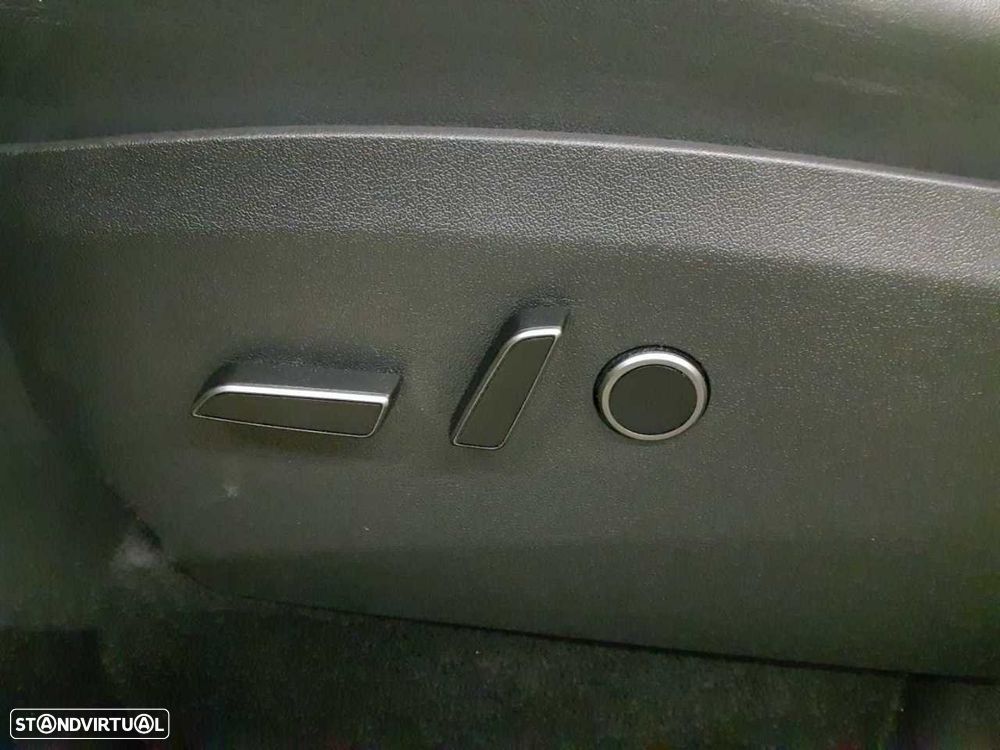 Tesla Model Y Long Range Dual Motor AWD - 10